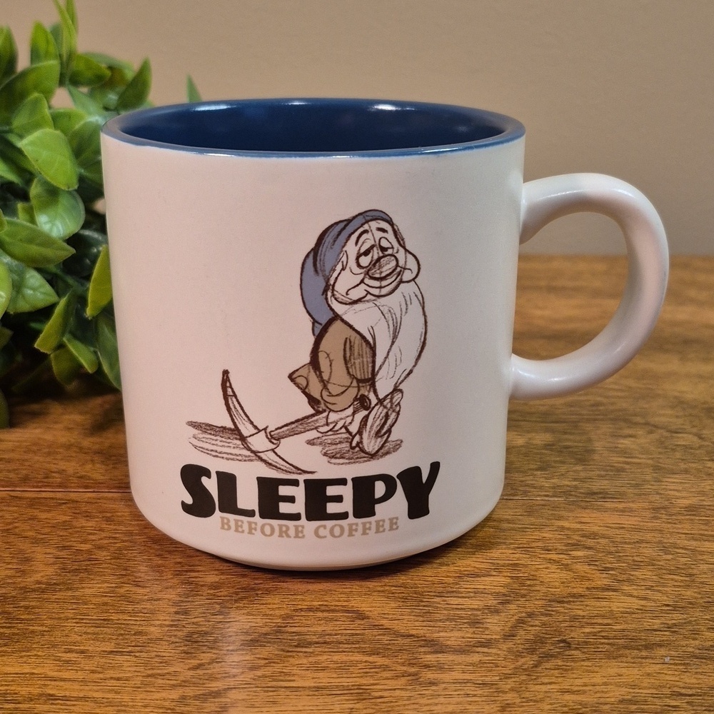 HALLMARK DISNEY Snow White Sleepy Dwarf 'SLEEPY BEFORE COFFEE' Ceramic Mug